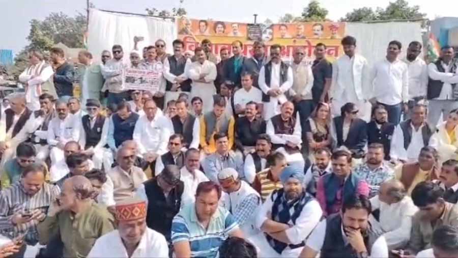 पीथमपुर में यूनियन कार्बाइड का जहरीला कचरा जलाए जाने के विरोध में कांग्रेस ने दिया धरना 1 1 778 पीथमपुर में यूनियन कार्बाइड का जहरीला कचरा जलाए जाने के विरोध में कांग्रेस ने दिया धरना