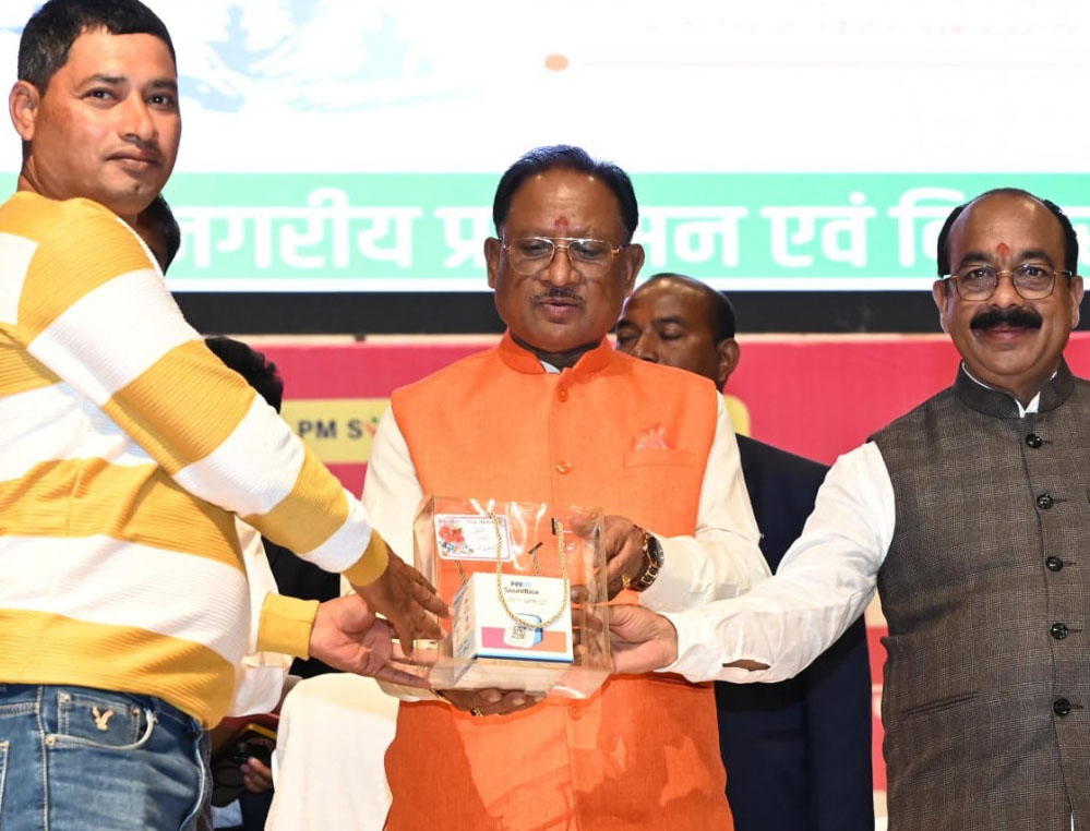 पीएम - स्व निधि योजना से शहरी गरीब परिवारों के लिए खुली आत्म निर्भरता की राह : मुख्यमंत्री साय 1 13A 16 पीएम - स्व निधि योजना से शहरी गरीब परिवारों के लिए खुली आत्म निर्भरता की राह : मुख्यमंत्री साय