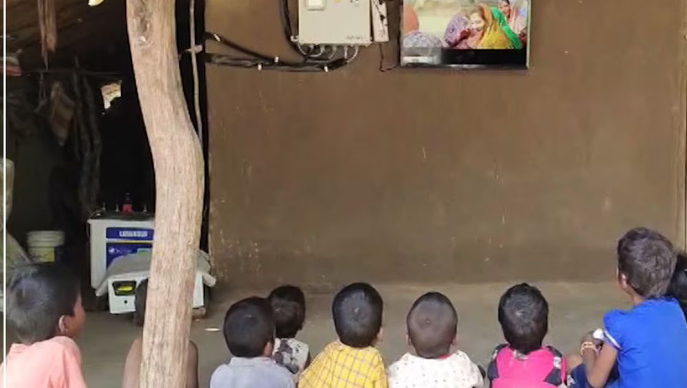 सुकमा के अति-माओवाद प्रभावित क्षेत्र पूवर्ती में विकास की एक नई किरण, आजादी के 78 साल बाद पहली बार इस गांव के लोगों ने दूरदर्शन देखा 1 13A 95 सुकमा के अति-माओवाद प्रभावित क्षेत्र पूवर्ती में विकास की एक नई किरण, आजादी के 78 साल बाद पहली बार इस गांव के लोगों ने दूरदर्शन देखा