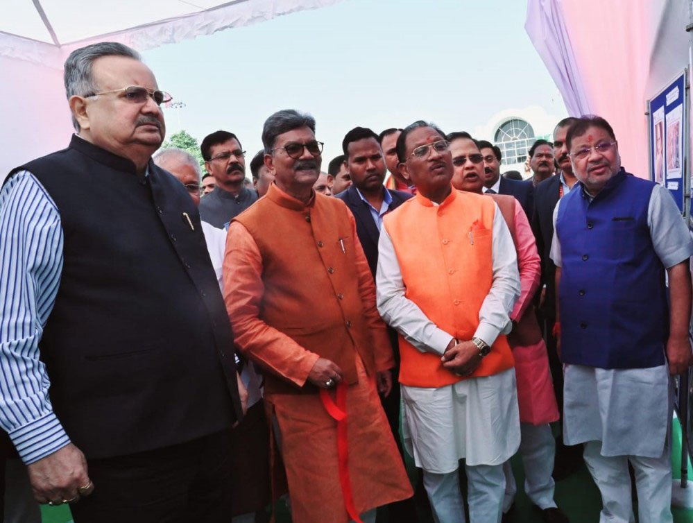 विधान सभा के रजत जयंती वर्ष में ‘स्मृतियां’ छायाचित्रों की प्रदर्शनी का शुभारंभ 1 18A 11 विधान सभा के रजत जयंती वर्ष में ‘स्मृतियां’ छायाचित्रों की प्रदर्शनी का शुभारंभ