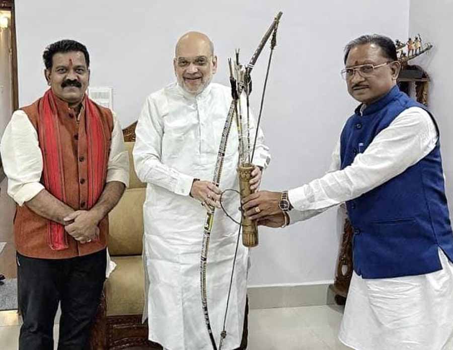 मुख्यमंत्री साय ने केंद्रीय गृह मंत्रीअमित शाह को किया स्मृतिचिन्ह भेंट 1 2 218 मुख्यमंत्री साय ने केंद्रीय गृह मंत्रीअमित शाह को किया स्मृतिचिन्ह भेंट