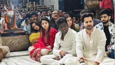 24A 68 अभिनेता वरुण धवन, एक्ट्रेस कीर्ति सुरेश और वामिका और डाइरेक्टर एटली के साथ सुबह महाकाल मंदिर पहुंचे