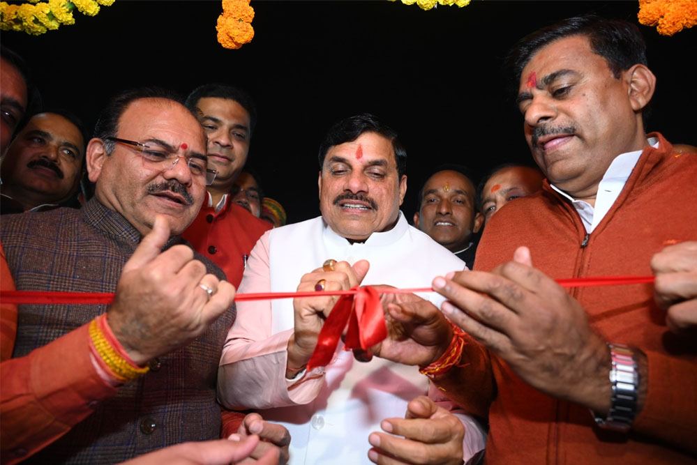 मुख्यमंत्री डॉ. मोहन यादव ने भाजपा प्रदेश कार्यालय में श्रद्धेय अटल बिहारी वाजपेयी जी के जीवन पर आधारित प्रदर्शनी का उद्घाटन कर किया अवलोकन 1 25A 73 मुख्यमंत्री डॉ. मोहन यादव ने भाजपा प्रदेश कार्यालय में श्रद्धेय अटल बिहारी वाजपेयी जी के जीवन पर आधारित प्रदर्शनी का उद्घाटन कर किया अवलोकन