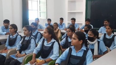26A 106 राजस्थान सरकार कराएगी 90,000 छात्रों की सर्जरी कराने की योजना, जिला कलेक्टर रखेंगे निगरानी