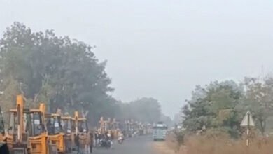 26A 75 खंडवा में जिला प्रशासन ने जंगल में बढ़ रहे अतिक्रमण को लेकर की बड़ी कार्रवाई, 40 जेसीबी, 500 जवानों के साथ पहुंचे कलेक्टर-एसपी