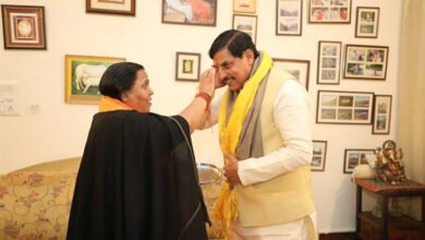 27A 1 मुख्यमंत्री डॉ. यादव का पूर्व मुख्यमंत्री सुश्री उमा भारती ने किया अभिनंदन