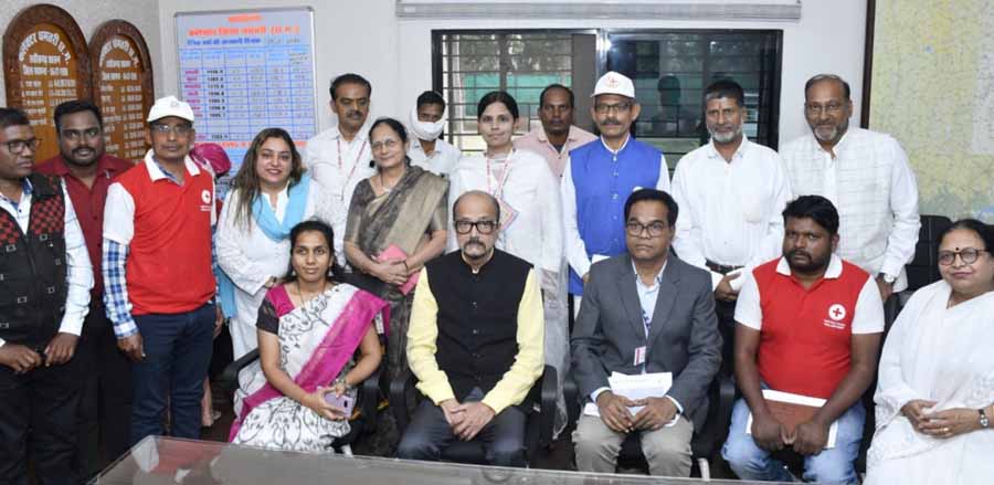 3 87 राज्यपाल रमेन डेका ने टी. बी. मरीजों के लिए प्रदाय किए फुड बास्केट