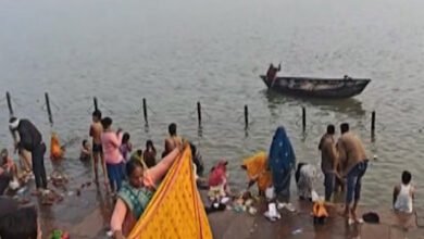 30A 23 उज्जैन में सोमवती अमावस्या पर डुबकी लगाने पहुंचे हजारों श्रद्धालु