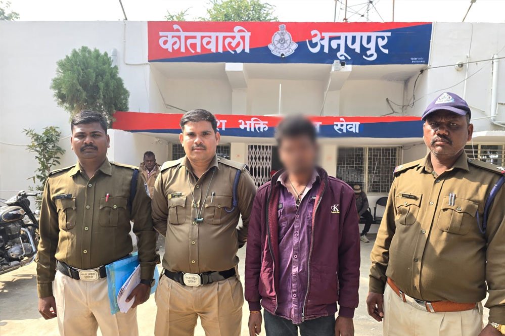 कोतवाली पुलिस द्वारा नाबालिग बालिका के अपहरण के मामले में चार वर्षों से फरार ईनामी स्थाई वांरटी गिरफ्तार 1 3A 58 कोतवाली पुलिस द्वारा नाबालिग बालिका के अपहरण के मामले में चार वर्षों से फरार ईनामी स्थाई वांरटी गिरफ्तार