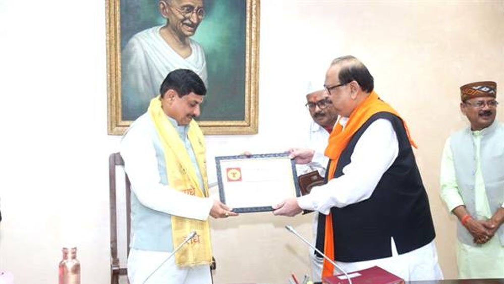 मुख्यमंत्री डॉ. यादव को मंत्री काश्यप ने अन्तर्राष्ट्रीय व्यापार मेले में प्राप्त स्वर्ण पदक किया भेंट 1 4A 64 मुख्यमंत्री डॉ. यादव को मंत्री काश्यप ने अन्तर्राष्ट्रीय व्यापार मेले में प्राप्त स्वर्ण पदक किया भेंट