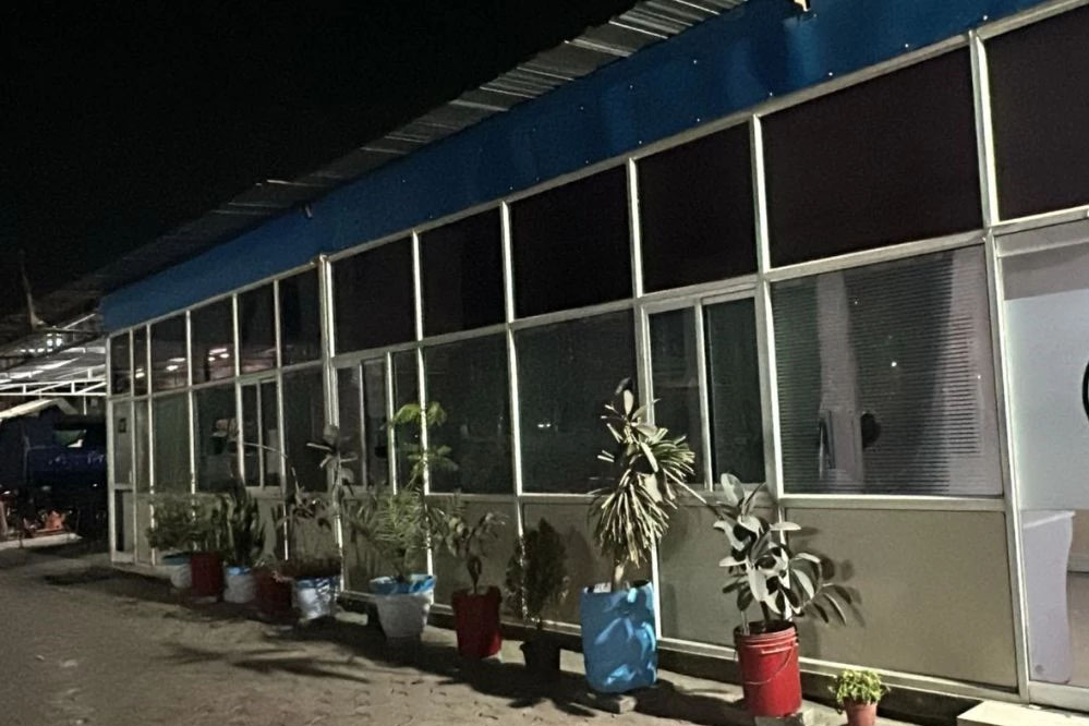 इंदौर : पूर्व लोकसभा अध्यक्ष सुमित्रा महाजन के बेटे के शोरूम में तोड़फोड़, पोते से हाथापाई 1 7A 42 इंदौर : पूर्व लोकसभा अध्यक्ष सुमित्रा महाजन के बेटे के शोरूम में तोड़फोड़, पोते से हाथापाई