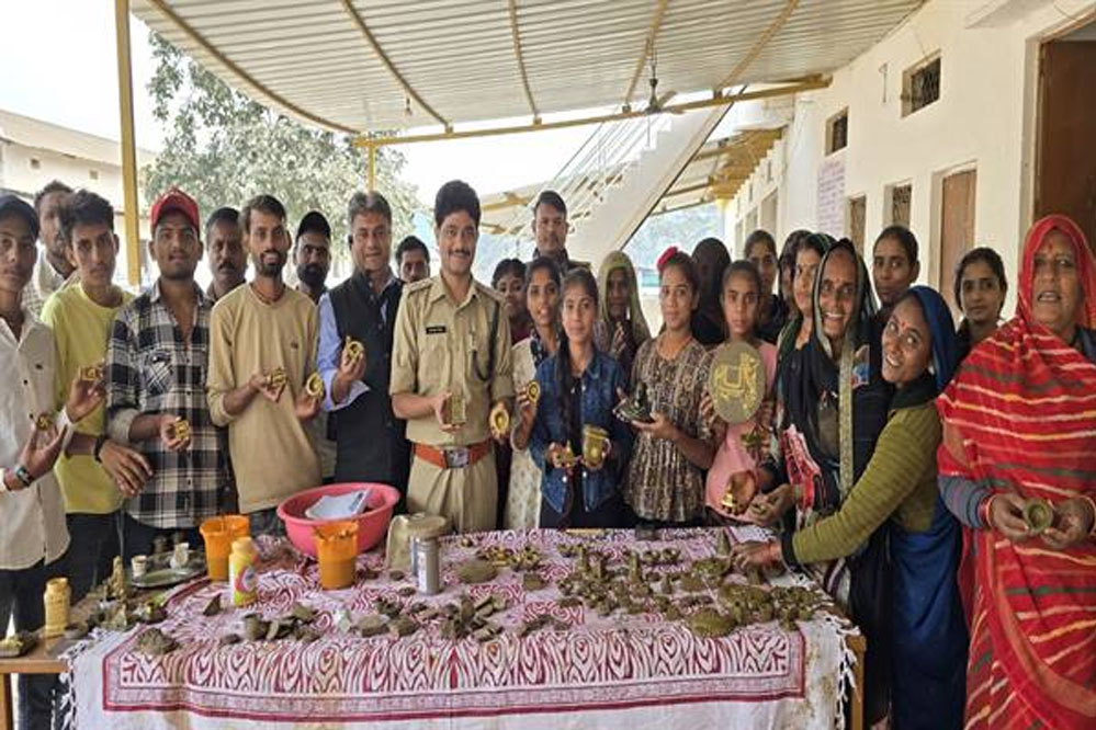 वन विभाग द्वारा पवई में गोबर हस्तशिल्प कार्यशाला का समापन 1 9A 2 वन विभाग द्वारा पवई में गोबर हस्तशिल्प कार्यशाला का समापन
