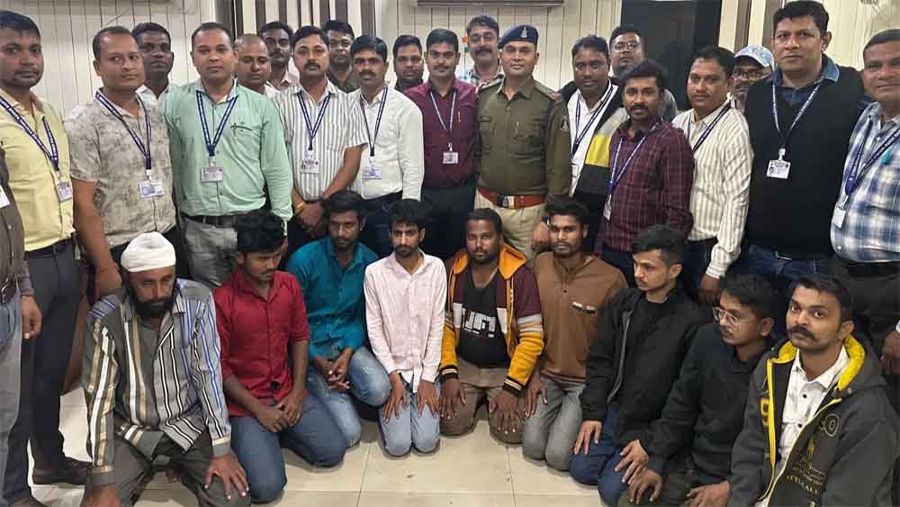 Cg 08 1 12 छत्तीसगढ़-रायपुर में 50 से अधिक चाकूबाजों-हिस्ट्रीशीटर्स की लगी क्लास, नये साल से पहले राउंडअप किए 200 बदमाश
