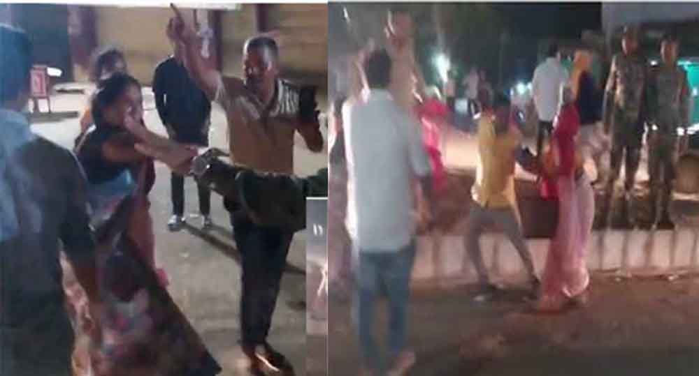 छत्तीसगढ़-कांकेर में ओबीसी समाज उपाध्यक्ष को महिलाओं ने दौड़ा-दौड़ा कर पीटा, प्रदर्शनकारियों ने दलाली का लगाया आरोप 1 Cg 11 1 9 छत्तीसगढ़-कांकेर में ओबीसी समाज उपाध्यक्ष को महिलाओं ने दौड़ा-दौड़ा कर पीटा, प्रदर्शनकारियों ने दलाली का लगाया आरोप