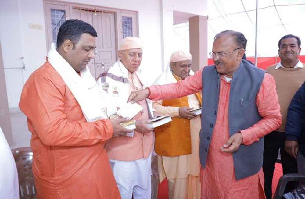 राजस्थान-अजमेर में गीता जयंती समारोह में पहुंचे विधानसभा अध्यक्ष, 'गीता में सनातन संस्कृति का सार, प्रत्येक सनातनी अनुसरण अवश्य करे' 1 Rajasthan 04 2 8 राजस्थान-अजमेर में गीता जयंती समारोह में पहुंचे विधानसभा अध्यक्ष, 'गीता में सनातन संस्कृति का सार, प्रत्येक सनातनी अनुसरण अवश्य करे'