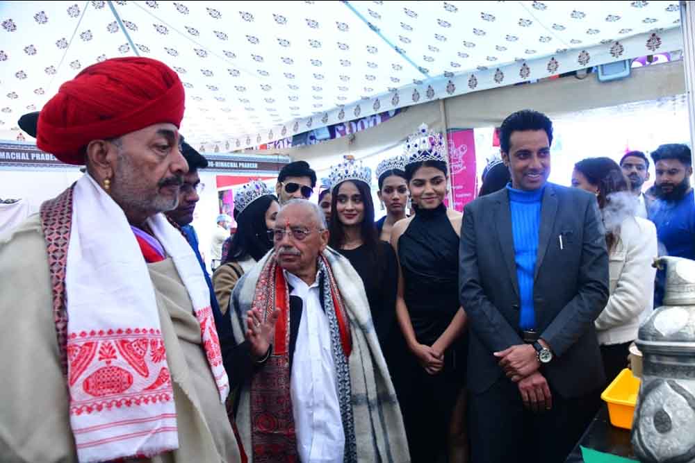 राजस्थान-पंचायती राज मंत्री और मुख्य सचिव ने किया सरस राजसखी राष्ट्रीय मेले का अवलोकन, स्वयं सहायता समूह की महिलाओं से किया संवाद 1 Rajasthan 09 1 15 राजस्थान-पंचायती राज मंत्री और मुख्य सचिव ने किया सरस राजसखी राष्ट्रीय मेले का अवलोकन, स्वयं सहायता समूह की महिलाओं से किया संवाद