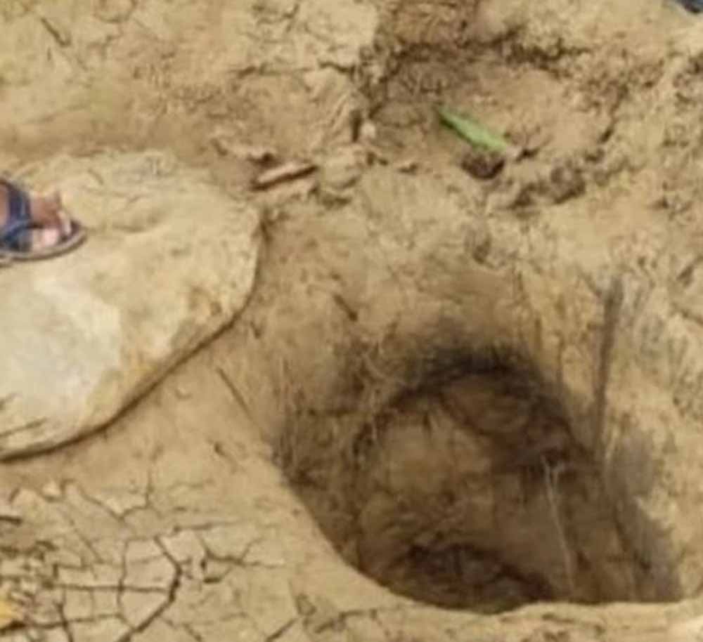 गुना के राघौगढ़ स्थित पिपलिया ग्राम में एक बच्चा बोरवेल के गड्ढे में गिरा, रेस्क्यू ऑपरेशन जारी 1 bor गुना के राघौगढ़ स्थित पिपलिया ग्राम में एक बच्चा बोरवेल के गड्ढे में गिरा, रेस्क्यू ऑपरेशन जारी