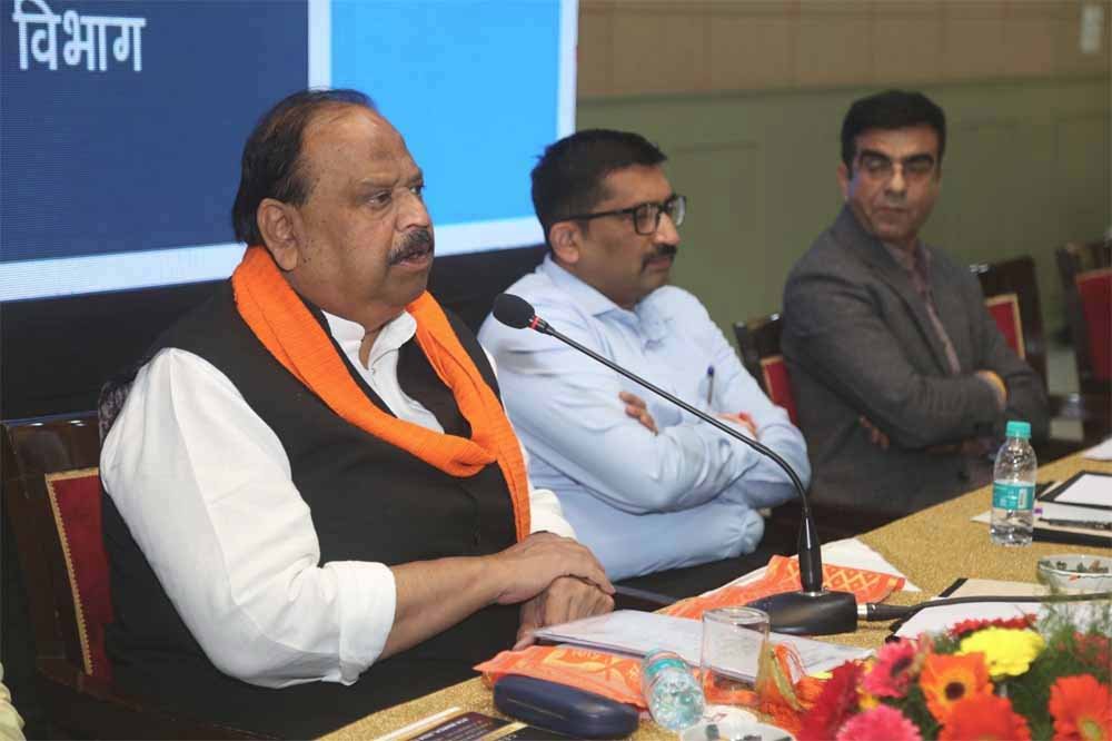 मंत्री श्री काश्यप ने मुख्यमंत्री जनकल्याण अभियान एवं गीता जयंती की तैयारियों की समीक्षा की 1 chetan मंत्री श्री काश्यप ने मुख्यमंत्री जनकल्याण अभियान एवं गीता जयंती की तैयारियों की समीक्षा की