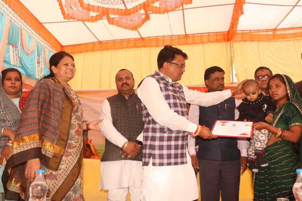 स्व- सहायता समूहों से जुड़कर महिलाएं बने आत्म निर्भर- मंत्री श्री चौहान 1 cho स्व- सहायता समूहों से जुड़कर महिलाएं बने आत्म निर्भर- मंत्री श्री चौहान