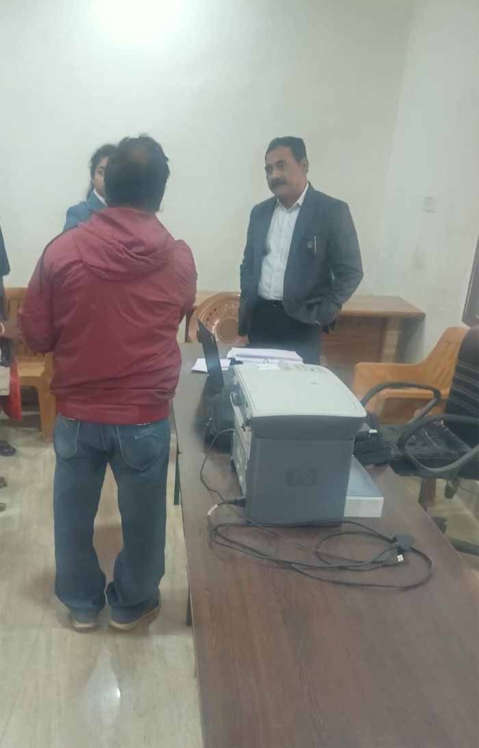 कलेक्टर ने राजस्व महा अभियान के तहत किए जा रहे कार्यों का किया निरीक्षण 1 clector कलेक्टर ने राजस्व महा अभियान के तहत किए जा रहे कार्यों का किया निरीक्षण