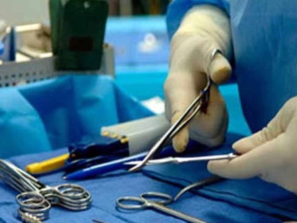 एम्स भोपाल में खून की नसों पर टांके लगाने की नई तकनीक विकसित की, जुड़ सकेंगे नसे 1 dr1 एम्स भोपाल में खून की नसों पर टांके लगाने की नई तकनीक विकसित की, जुड़ सकेंगे नसे