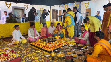 hemant 3 मुख्यमंत्री हेमंत सोरेन अपनी धर्मपत्नी के साथ विश्व प्रसिद्ध मां बगलामुखी मंदिर नलखेड़ा पहुंचे, किया दर्शन पूजन