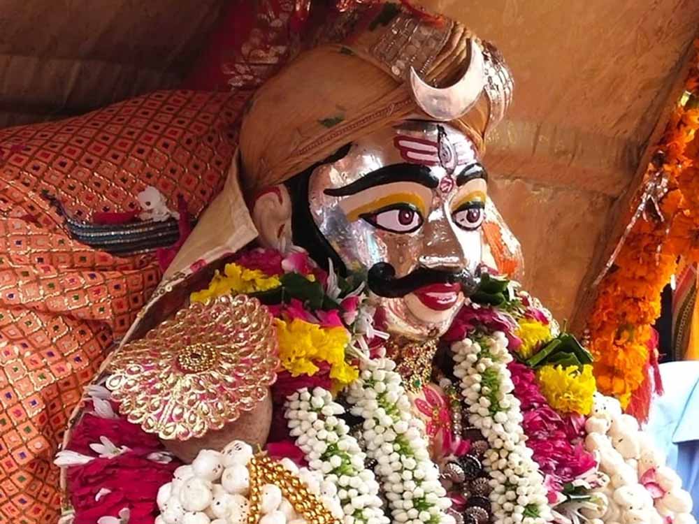 महाकाल मंदिर के पुजारियों ने मंंदिर प्रबंध समिति से भगवान महाकाल के मुखारविंदों का पेटेंट कराने की मांग की 1 mahakal 1 महाकाल मंदिर के पुजारियों ने मंंदिर प्रबंध समिति से भगवान महाकाल के मुखारविंदों का पेटेंट कराने की मांग की