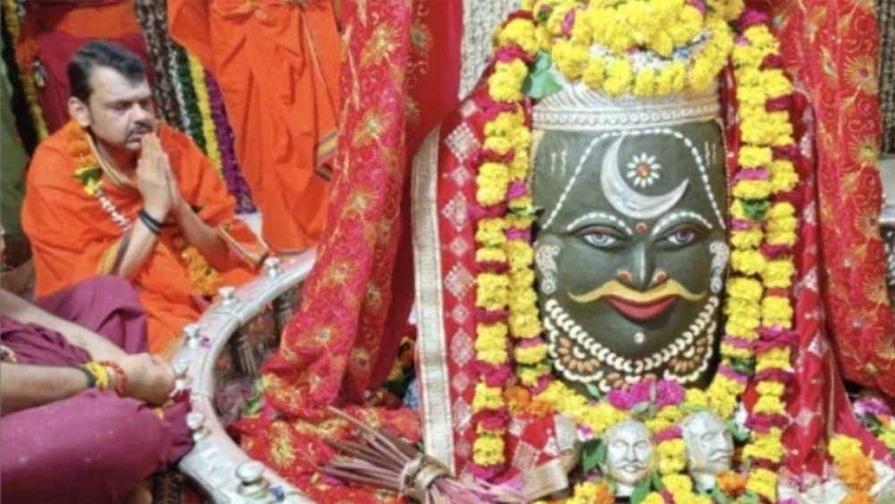 देवेंद्र फड़नवीस ने महाकाल मंदिर के पुजारी को शपथ ग्रहण समारोह में शामिल होने के लिए किया आमंत्रित 1 mahakal देवेंद्र फड़नवीस ने महाकाल मंदिर के पुजारी को शपथ ग्रहण समारोह में शामिल होने के लिए किया आमंत्रित