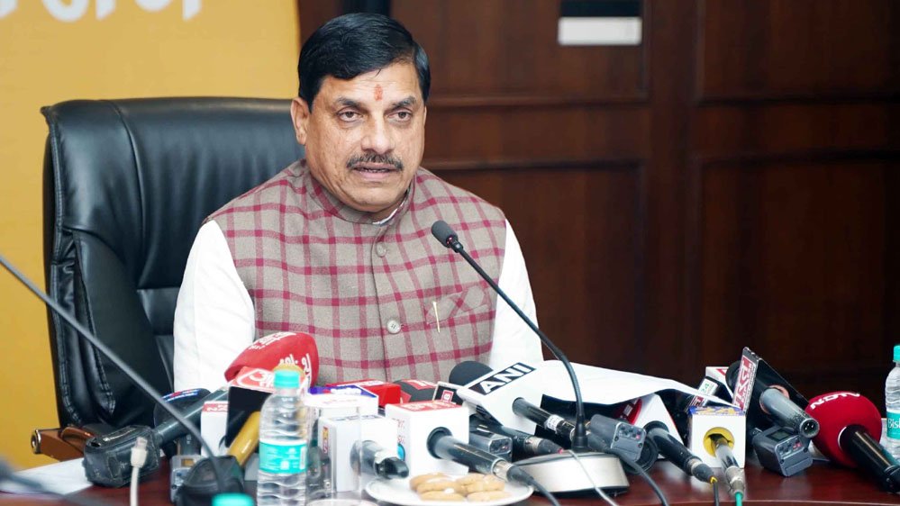 मोहन सरकार नए साल में बड़ी प्रशासनिक सर्जरी की तैयारी में, मंत्रालय से लेकर जिलों तक होंगे बदलाव 1 mohan 0A 14 1 5 मोहन सरकार नए साल में बड़ी प्रशासनिक सर्जरी की तैयारी में, मंत्रालय से लेकर जिलों तक होंगे बदलाव