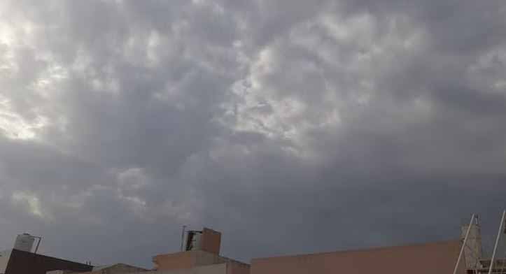 रायपुर के बूढ़ातालाब में तड़के सुबह छाया कोहरा, दिनभर आसमान में छाए रहे बादल 1 mosam 4 रायपुर के बूढ़ातालाब में तड़के सुबह छाया कोहरा, दिनभर आसमान में छाए रहे बादल