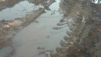 pani पाइपलाइन फट जाने से पीने का पानी रास्ते में गिर रहा, जनता हो रही परेशान