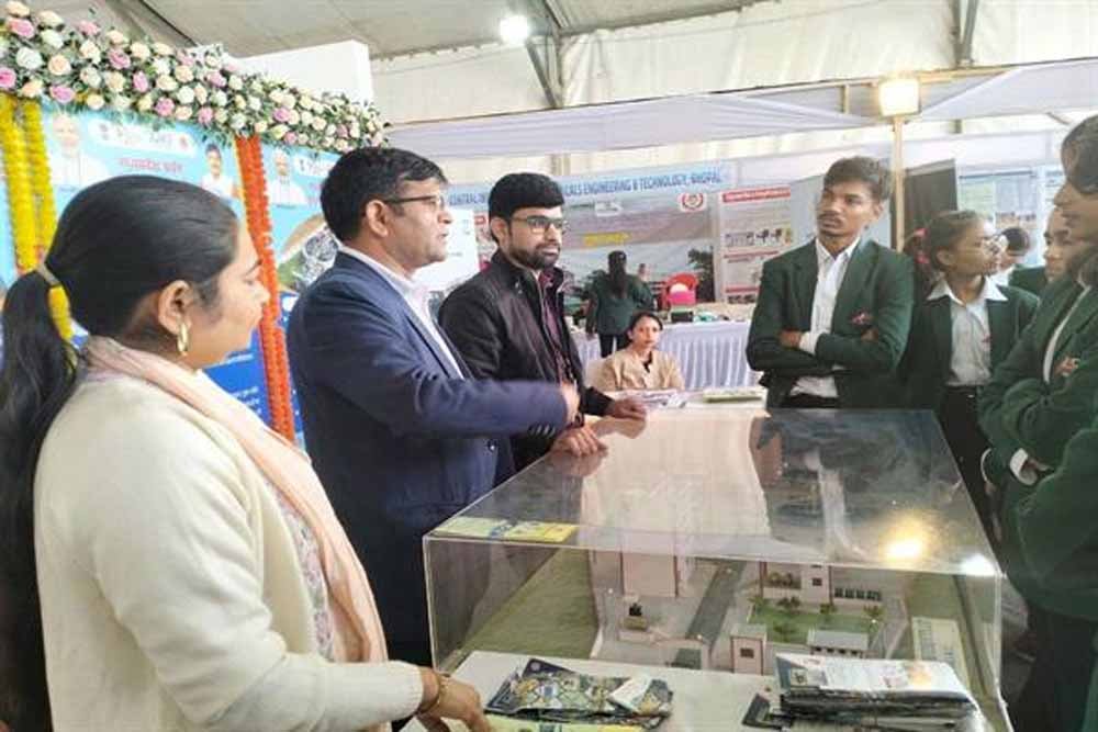 pradasni भोपाल के विज्ञान मेले में नगरीय विकास विभाग का स्टॉल, प्रदर्शनी में विज्ञान और योजनाओं की दी जा रही है जानकारी