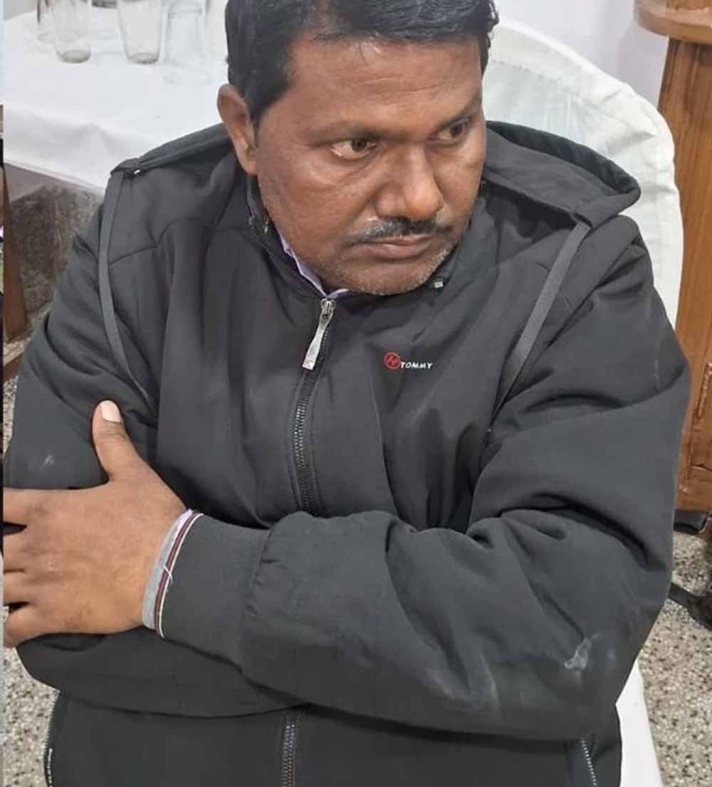 लोकायुक्त ने लोकायुक्त की टीम रंगे हाथ पकड़ लिया, जब्त की गई 50 नोट पांच-पांच सौ की है 1 ris लोकायुक्त ने लोकायुक्त की टीम रंगे हाथ पकड़ लिया, जब्त की गई 50 नोट पांच-पांच सौ की है