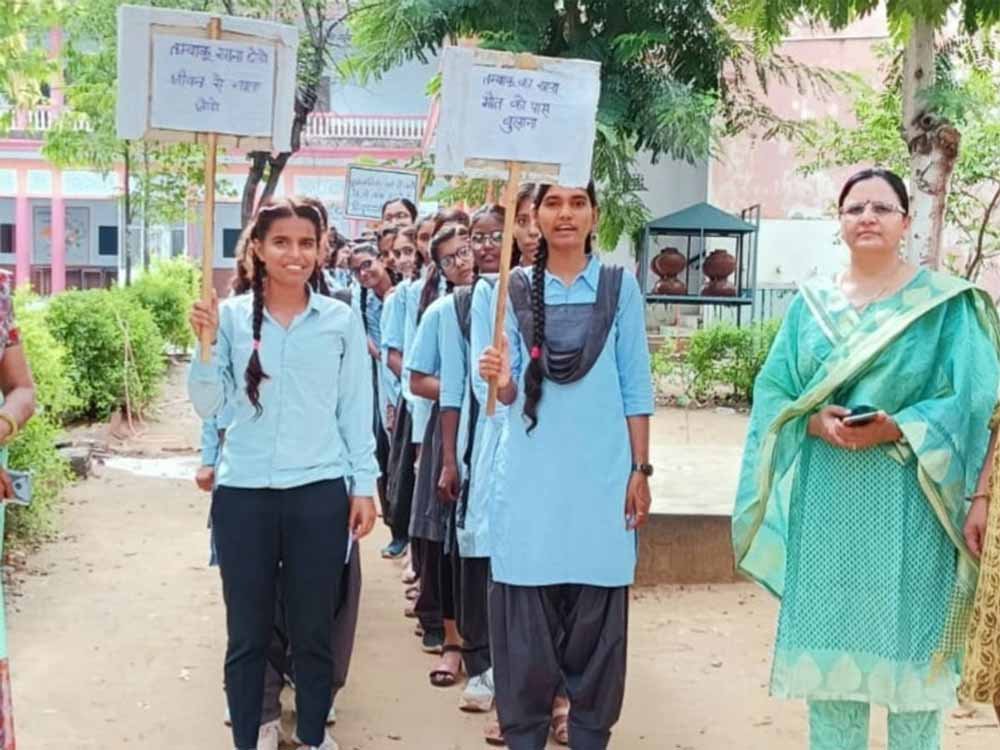 उमरिया के ग्रामीण क्षेत्र के विद्यार्थियों को तंबाकू मुक्त रहने की दिलाई गयी शपथ 1 tamabku उमरिया के ग्रामीण क्षेत्र के विद्यार्थियों को तंबाकू मुक्त रहने की दिलाई गयी शपथ
