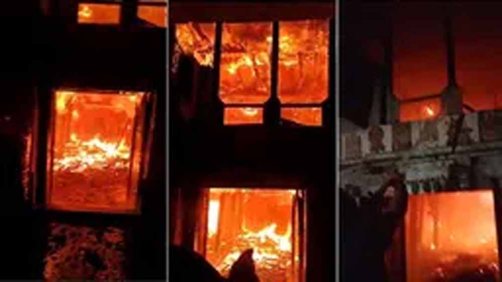 मध्य प्रदेश : खंडवा के भामगढ़ के राम मंदिर में आग लगी, आग कैसे लगी अभी तक नहीं चला पता 1 tempal 2 मध्य प्रदेश : खंडवा के भामगढ़ के राम मंदिर में आग लगी, आग कैसे लगी अभी तक नहीं चला पता