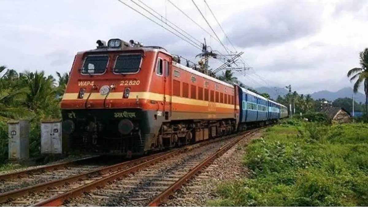 कुंभ मेला 2025 के लिए विशेष ट्रेनें चलाएगा पश्चिम मध्य रेलवे 1 train2 5 कुंभ मेला 2025 के लिए विशेष ट्रेनें चलाएगा पश्चिम मध्य रेलवे