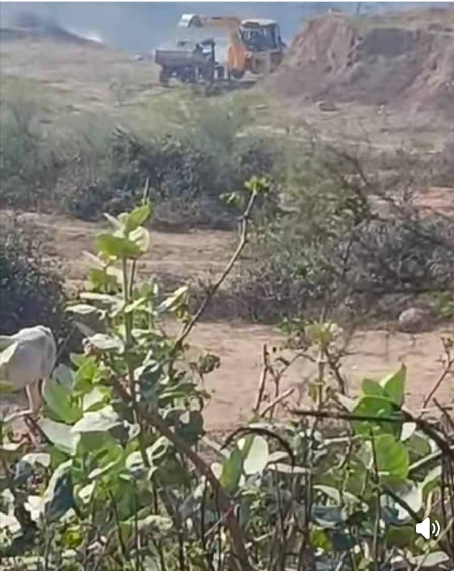 बैढ़न कोतवाली थाना क्षेत्र के अंतर्गत हिर्वाह गनियारी रेलवे क्रॉसिंग के बगल में नदी में अवैध खनन का कारोबार जोरों पर 1 1 119 बैढ़न कोतवाली थाना क्षेत्र के अंतर्गत हिर्वाह गनियारी रेलवे क्रॉसिंग के बगल में नदी में अवैध खनन का कारोबार जोरों पर