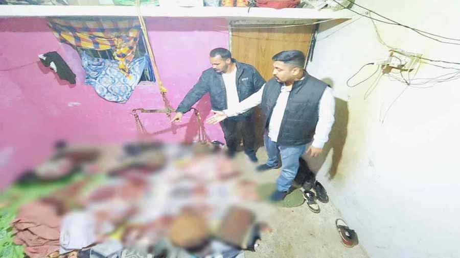 घर में बड़ी मात्रा में मिला गौ मांस, 5 संदेही पुलिस हिरासत में 1 1 259 घर में बड़ी मात्रा में मिला गौ मांस, 5 संदेही पुलिस हिरासत में