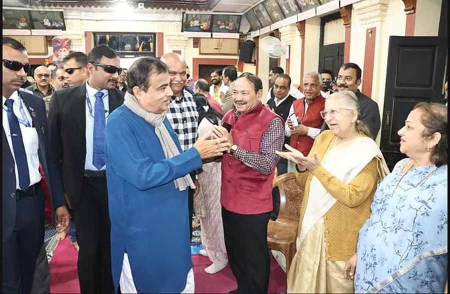 इंदौर-खंडवा रोड का केंद्रीय मंत्री गडकरी ने किया हवाई दौरा, सुमित्रा महाजन से भी की मुलाकात 1 1 296 इंदौर-खंडवा रोड का केंद्रीय मंत्री गडकरी ने किया हवाई दौरा, सुमित्रा महाजन से भी की मुलाकात