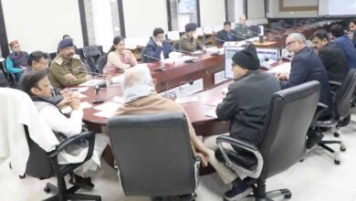 1 393 रेलवे परियोजना के कार्यों में भू अर्जन की सभी बाधाएं दूर करें : उप मुख्यमंत्री