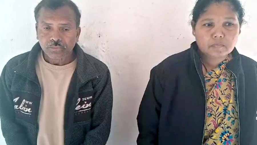 8 लाख की ईनामी नक्सली पत्नी राजे कांगे गिरफ्तार 1 1 473 8 लाख की ईनामी नक्सली पत्नी राजे कांगे गिरफ्तार