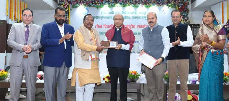 मेहनतकश किसानों को सक्षम बनाने में विज्ञान, प्रौद्योगिकी एवं कृषि वैज्ञानिको का है महत्वपूर्ण योगदानः मंत्री नेताम 1 1 769 मेहनतकश किसानों को सक्षम बनाने में विज्ञान, प्रौद्योगिकी एवं कृषि वैज्ञानिको का है महत्वपूर्ण योगदानः मंत्री नेताम