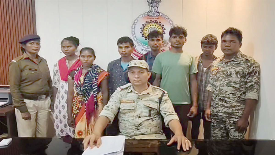 सुकमा पुलिस को मिली बड़ी सफलता, 2 ईनामी सहित 6 नक्सली गिरफ्तार 1 1 948 सुकमा पुलिस को मिली बड़ी सफलता, 2 ईनामी सहित 6 नक्सली गिरफ्तार