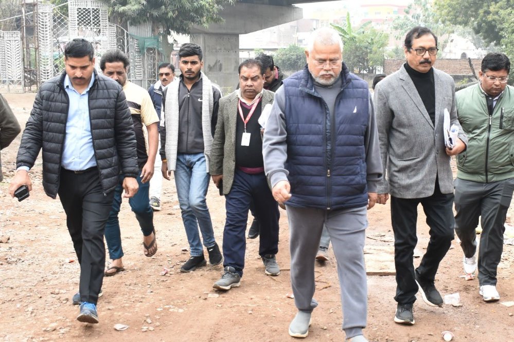13A 12 ऊर्जा मंत्री तोमर ने सिविल अस्पताल हजीरा तथा एलिवेटेड रोड का किया निरीक्षण