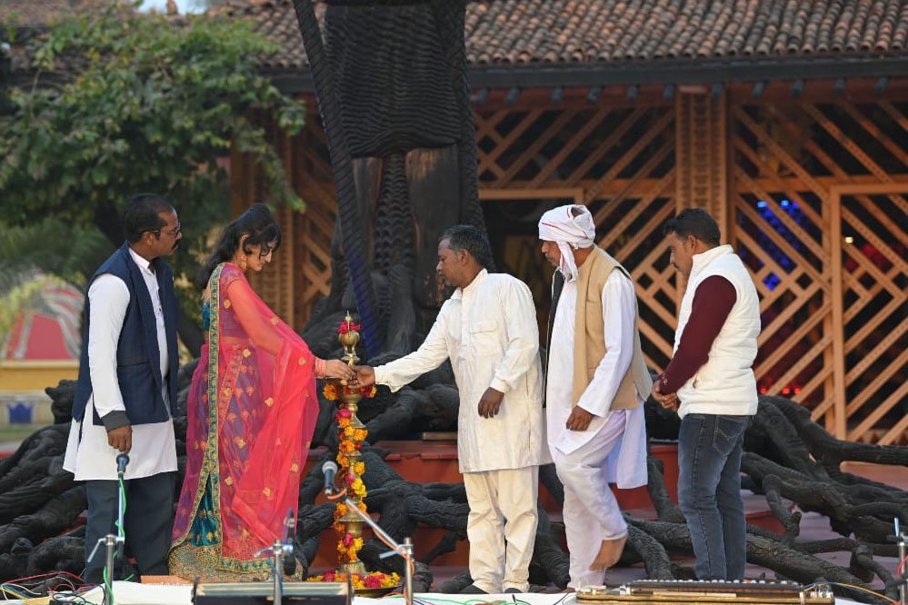 राष्ट्रीय युवा दिवस के मौके पर युवा दरबार-युवा संवाद कार्यक्रम का शुभारंभ 1 13A 15 राष्ट्रीय युवा दिवस के मौके पर युवा दरबार-युवा संवाद कार्यक्रम का शुभारंभ