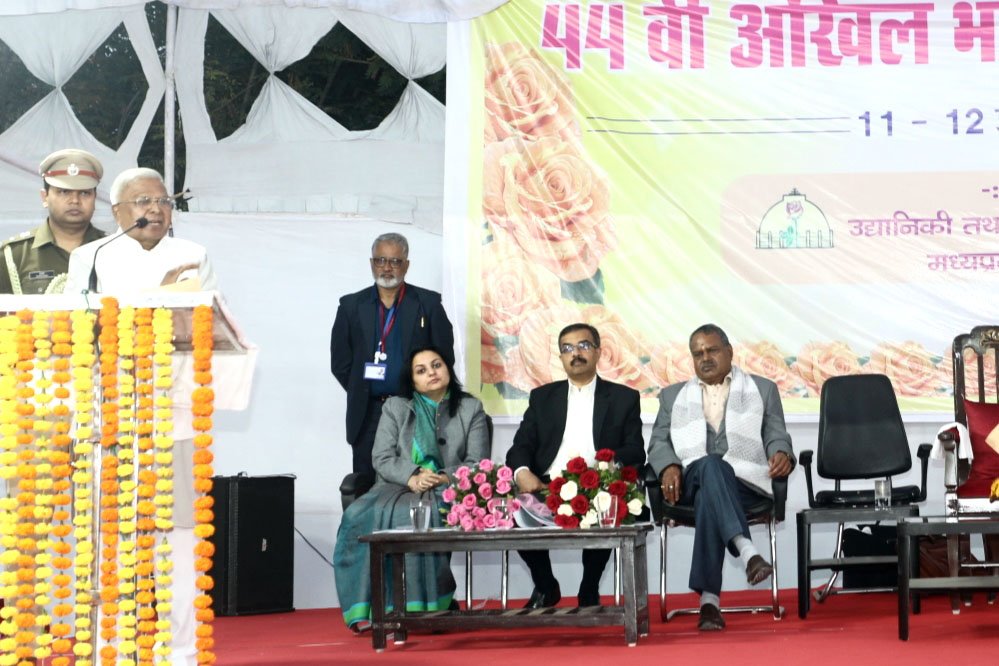 गुलाब के जीवनकाल में निहित है जीवन दर्शन : राज्यपाल मंगुभाई पटेल 1 13A 5 गुलाब के जीवनकाल में निहित है जीवन दर्शन : राज्यपाल मंगुभाई पटेल