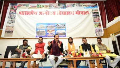 15A 71 प्रधानमंत्री जी संविधान को जी रहे हैं, कांग्रेस व विपक्षी दलों ने संविधान का तिरस्कार किया