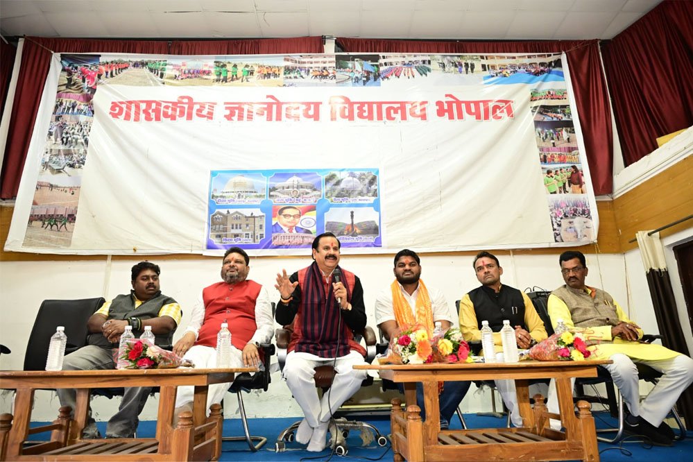 प्रधानमंत्री जी संविधान को जी रहे हैं, कांग्रेस व विपक्षी दलों ने संविधान का तिरस्कार किया 1 15A 71 प्रधानमंत्री जी संविधान को जी रहे हैं, कांग्रेस व विपक्षी दलों ने संविधान का तिरस्कार किया