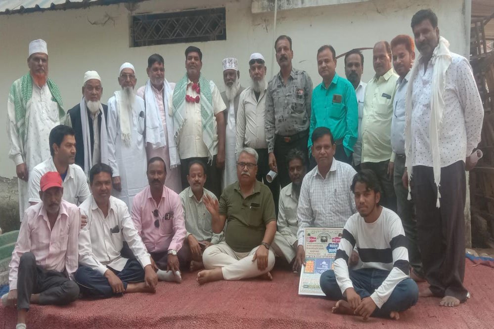 अब कब्रिस्तानों में नहीं बनेगी पक्की कब्र, एक साल में हटा भी देंगे, मुस्लिम समाज ने लिया ये बड़ा फैसला 1 15A 96 अब कब्रिस्तानों में नहीं बनेगी पक्की कब्र, एक साल में हटा भी देंगे, मुस्लिम समाज ने लिया ये बड़ा फैसला