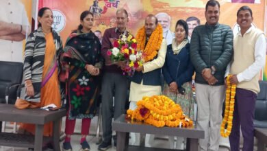 17A 61 जिले भर से आये कार्यकर्ताओं से मिले नवनियुक्त जिलाध्यक्ष, आगामी कार्यक्रमों पर हुई परिचर्चा